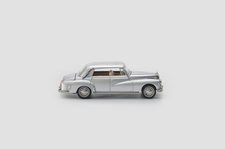 [Preorder] Mortal 1:64 Mercedes Benz 300D Roadster (3 Colours)
