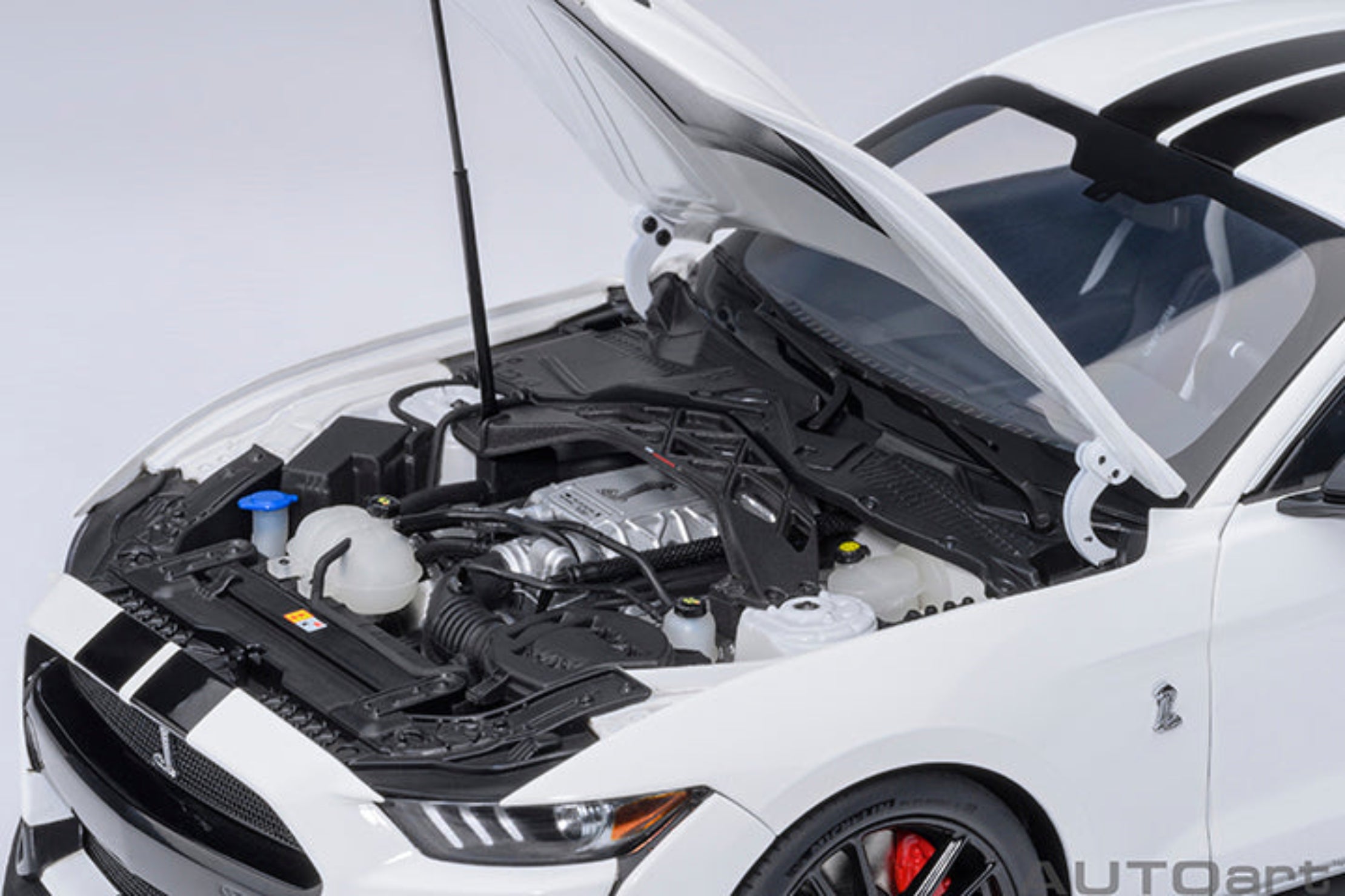 AUTOart 1:18 FORD MUSTANG SHELBY GT500 - Oxford White 73095