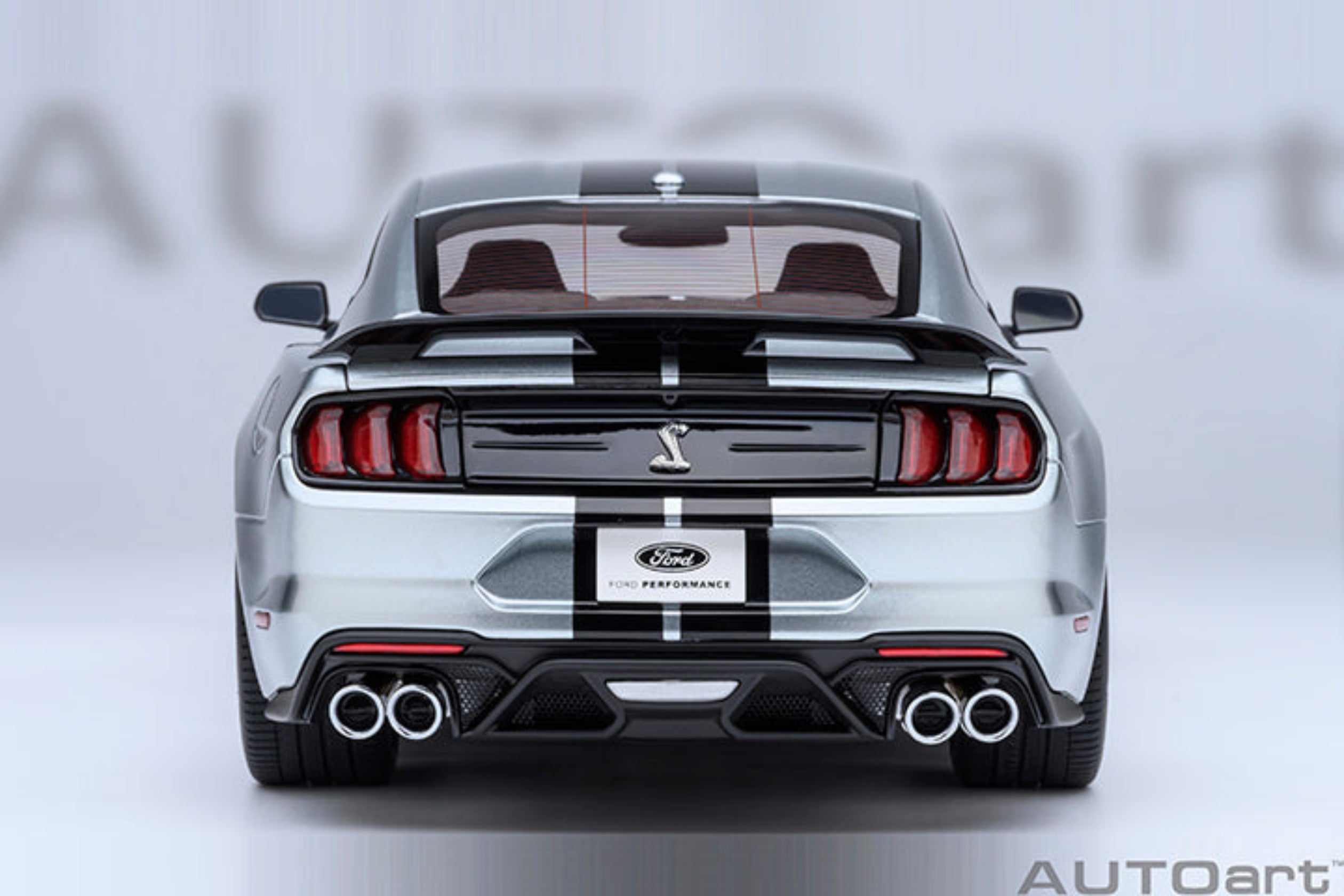 AUTOart 1:18 FORD MUSTANG SHELBY GT500 - Iconic Silver 73096