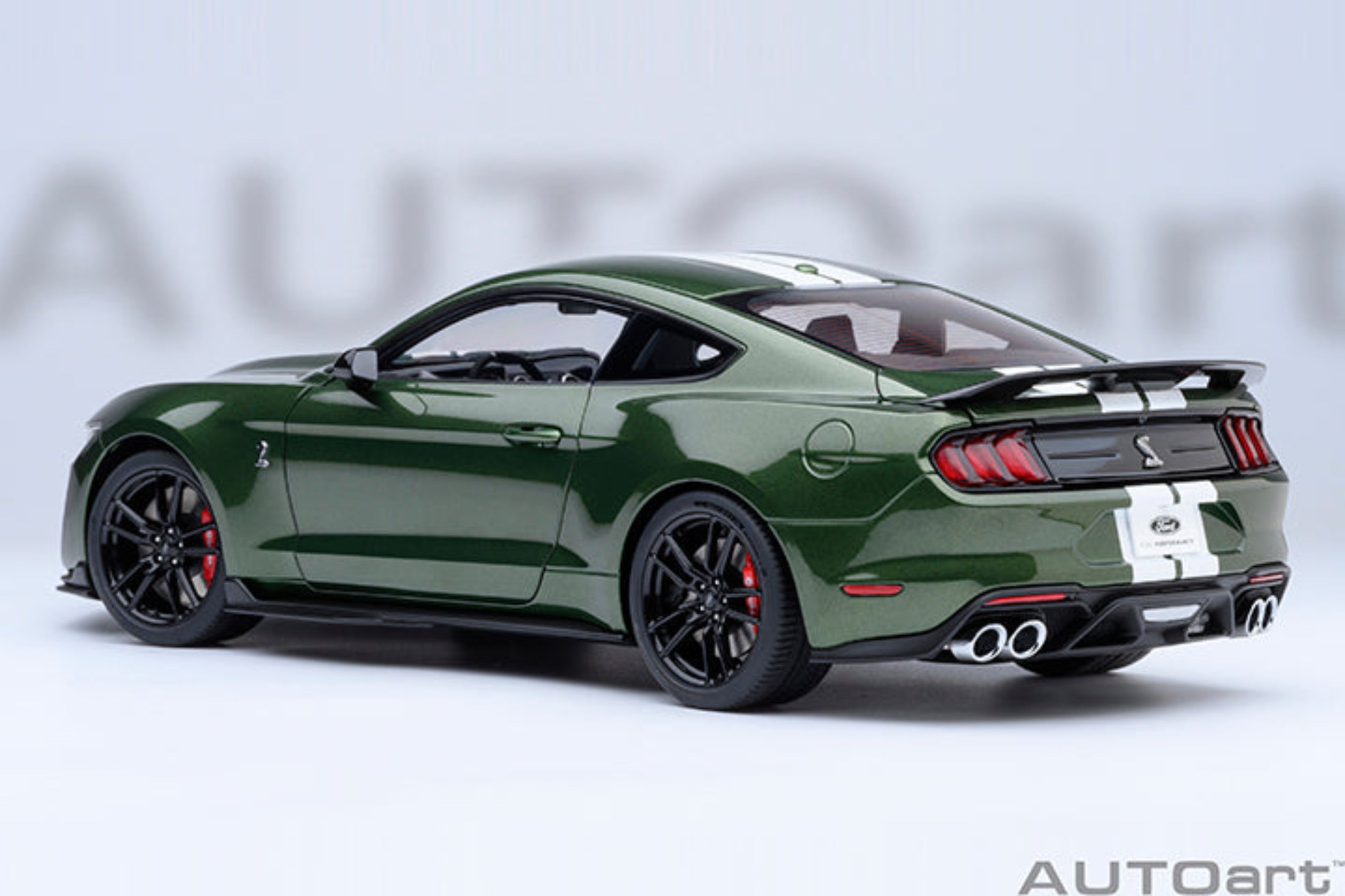 AUTOart 1:18 FORD MUSTANG SHELBY GT500 - Eruption Green 73097