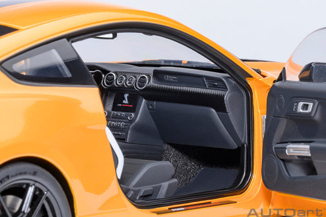 [Preorder] AUTOart 1:18 FORD MUSTANG SHELBY GT500 - Cyber Orange 73099