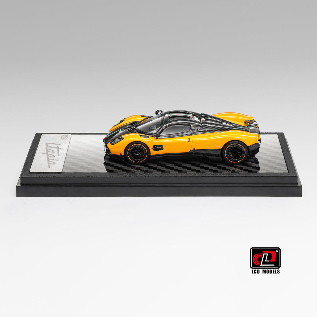 [Preorder] LCD 1:64 Pagani Utopia Yellow and Black Carbon LCD64039-CY