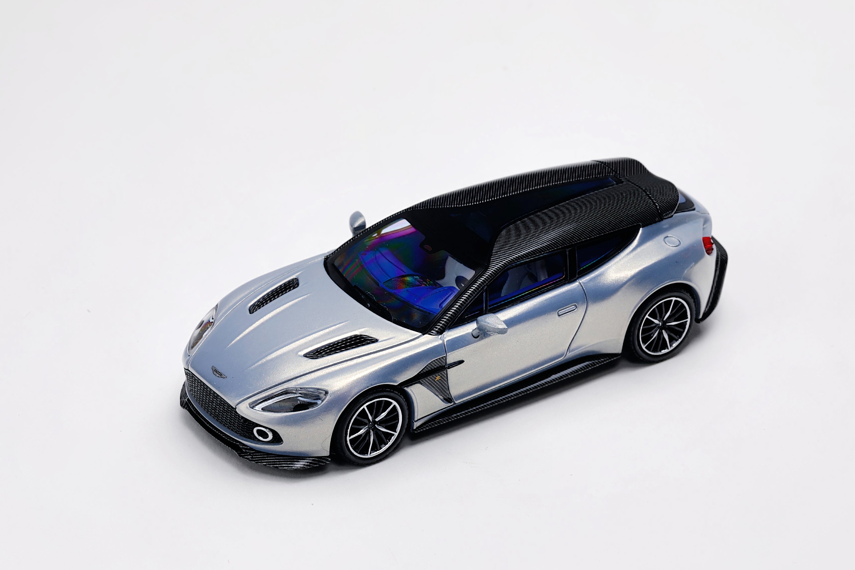 King Model 1:64 Aston Martin Travel Version Vanquish Zagato