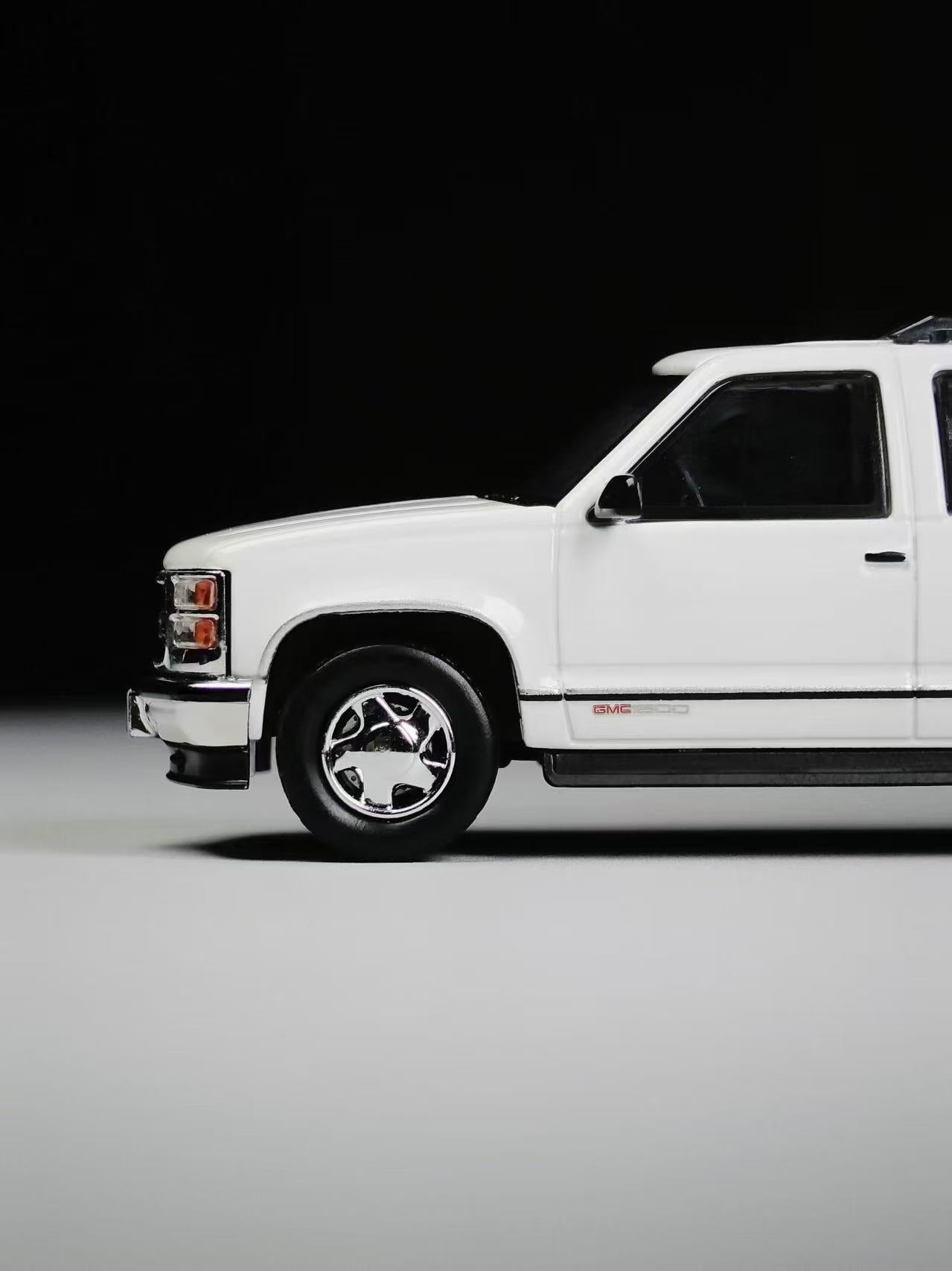 Preorder] BLISS 1:64 Chevrolet Suburban Ivory White – Horizon Diecast