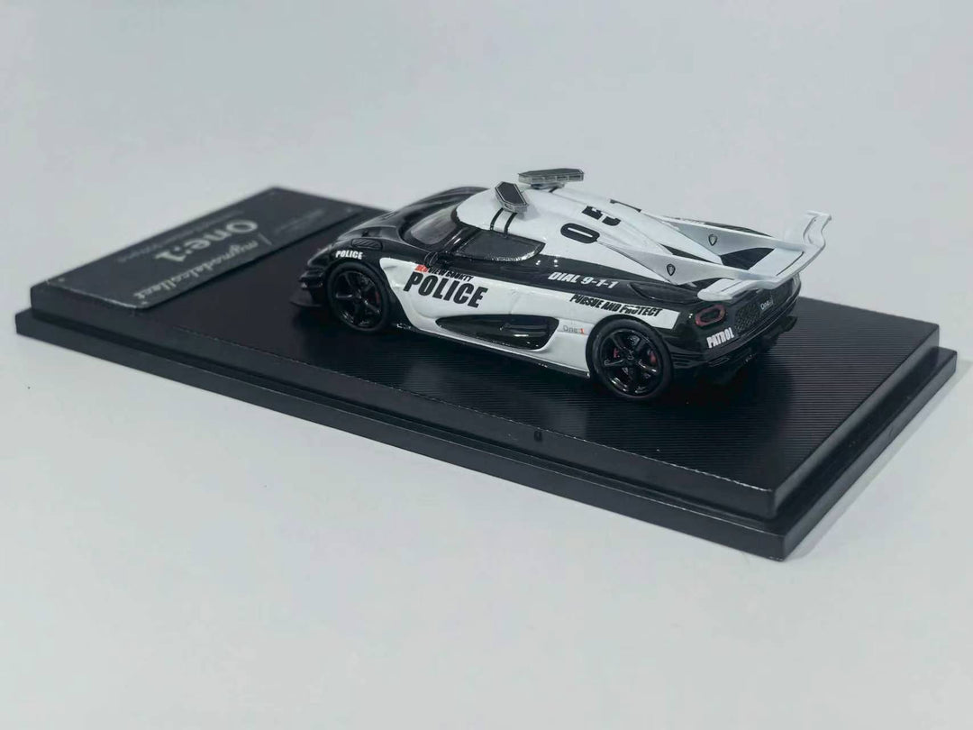[Preorder] Model Collect 1:64 koenigsegg one 1 Black/White Police Livery MC640028A