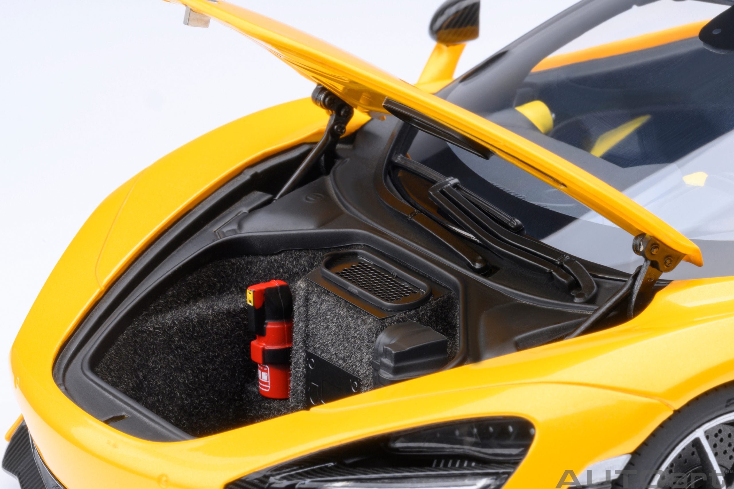 AUTOart 1:18 McLaren 720S (Volcano Yellow) 76070 – Horizon