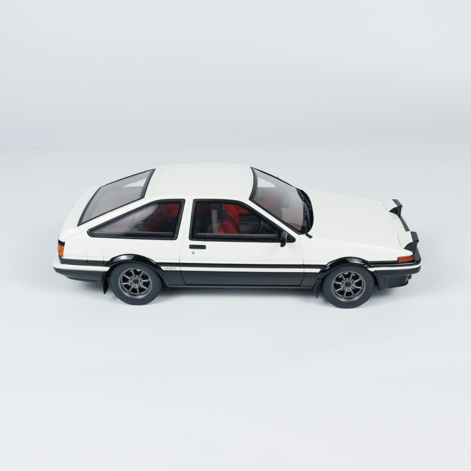 限定80台 1/18 Toyota Sprinter Trueno AE86 OTTO MOBILE 1/18 - TOYOTA SPRINTER TRUENO AE86 - 1985 OT444B