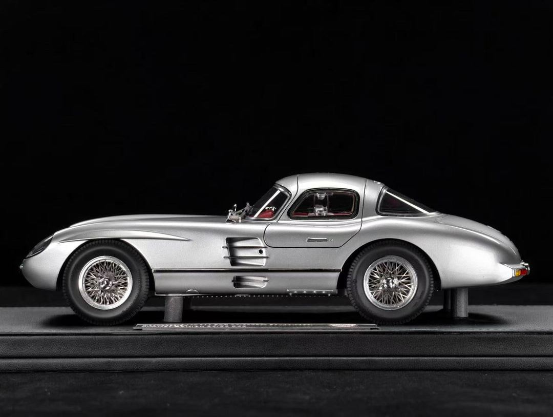 [Preorder] V8 Model 1:18 Mercedes Benz 300SLR (2 Colours)
