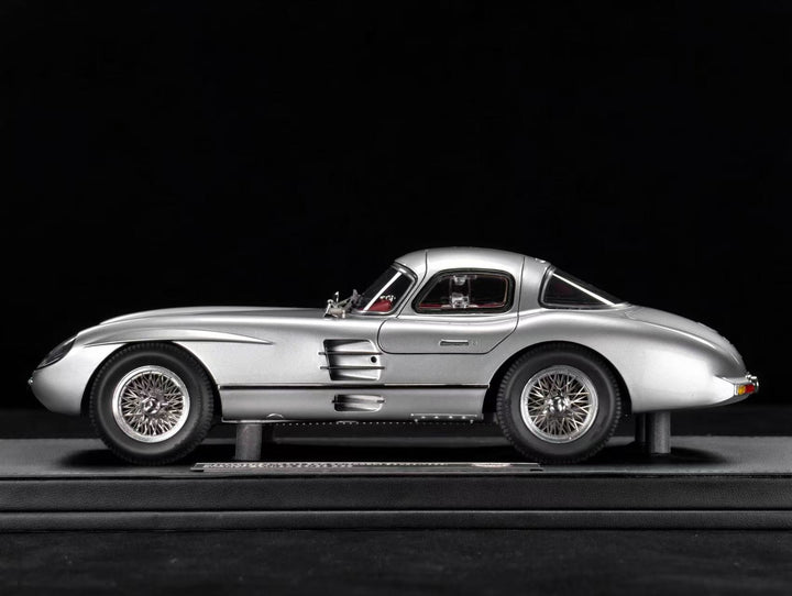 [Preorder] V8 Model 1:18 Mercedes Benz 300SLR (2 Colours)