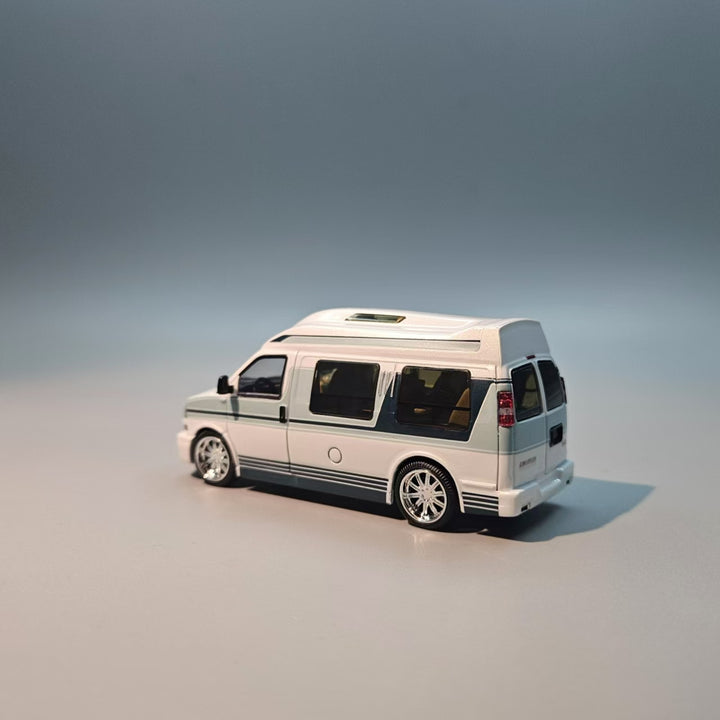 [Preorder] GOC 1:64 GMC SAVANA Retro Fashion Painted RV