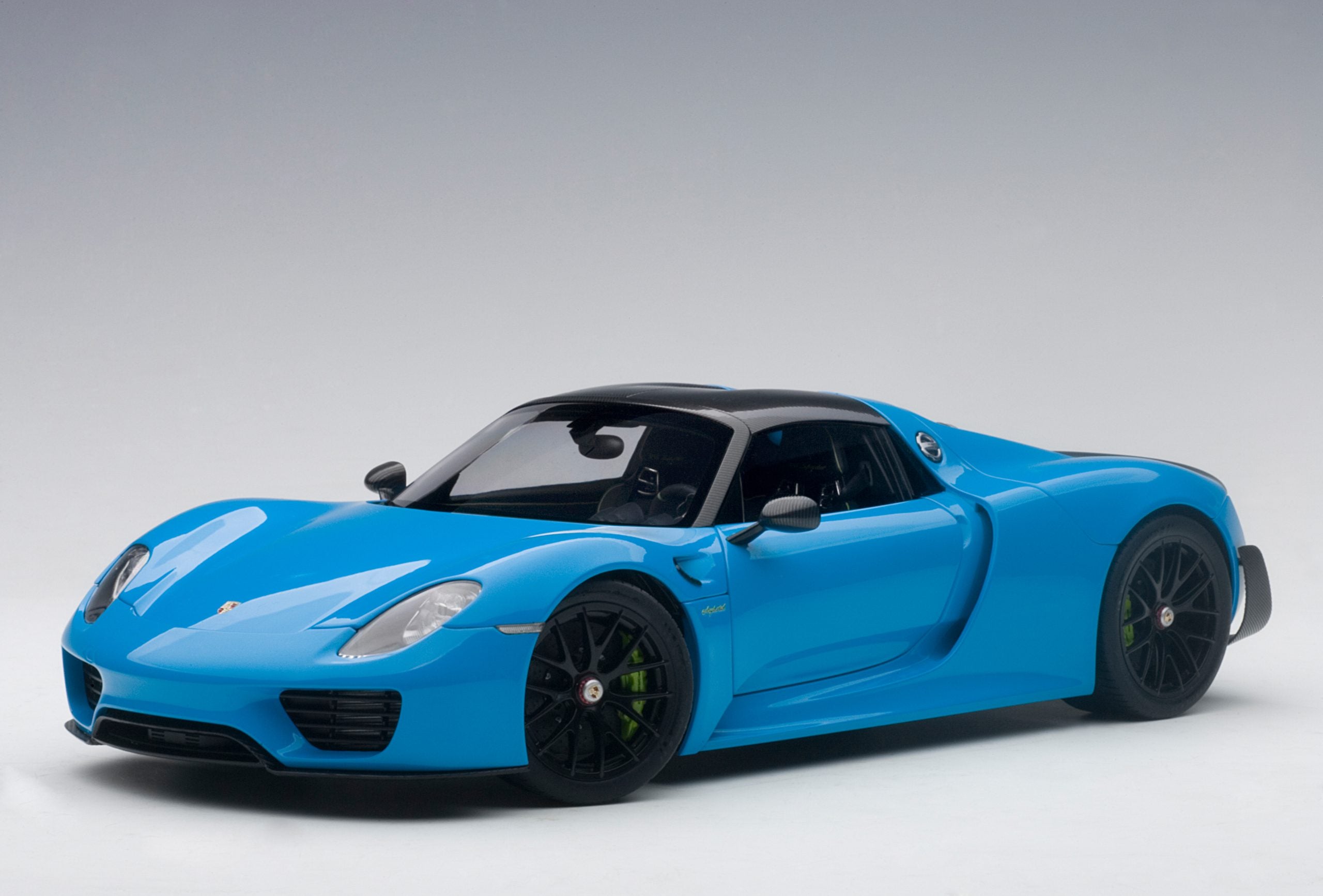 AUTOart 1:18 Porsche 918 Spyder Weissach Package (Riviera Blue