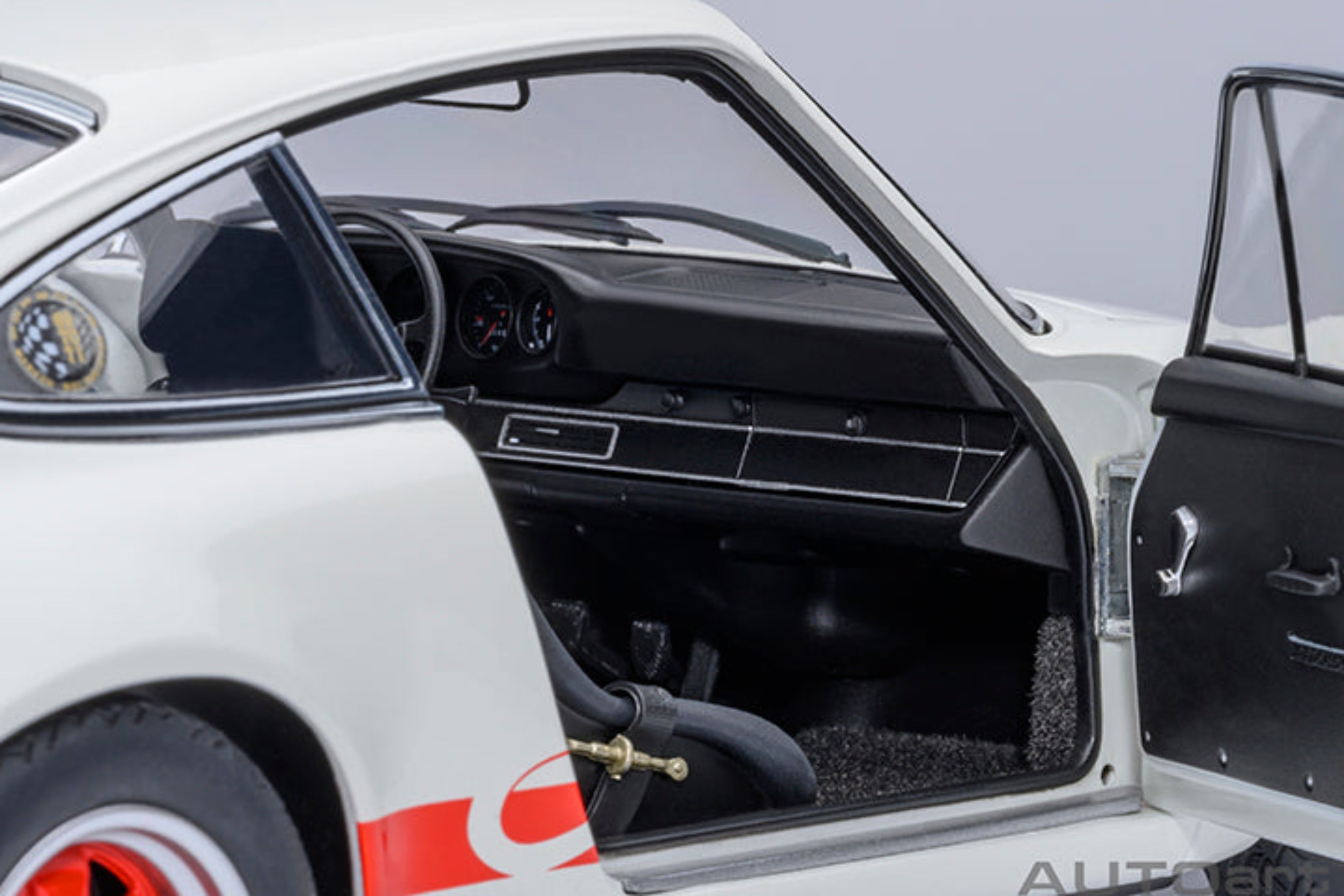 AUTOart 1/18 スケール Carrera RS 2.7 AUTOart 1:18 scale Porsche 911 Carrera RS 2.7 - 1973 (White