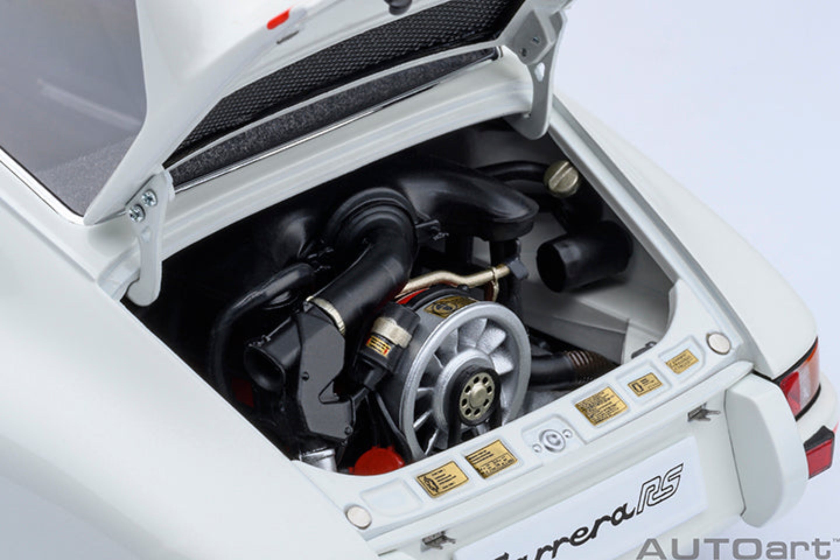 AutoArt 1:18 Porsche 911 Carrera 2.7 RS, GrandPrix White/Red