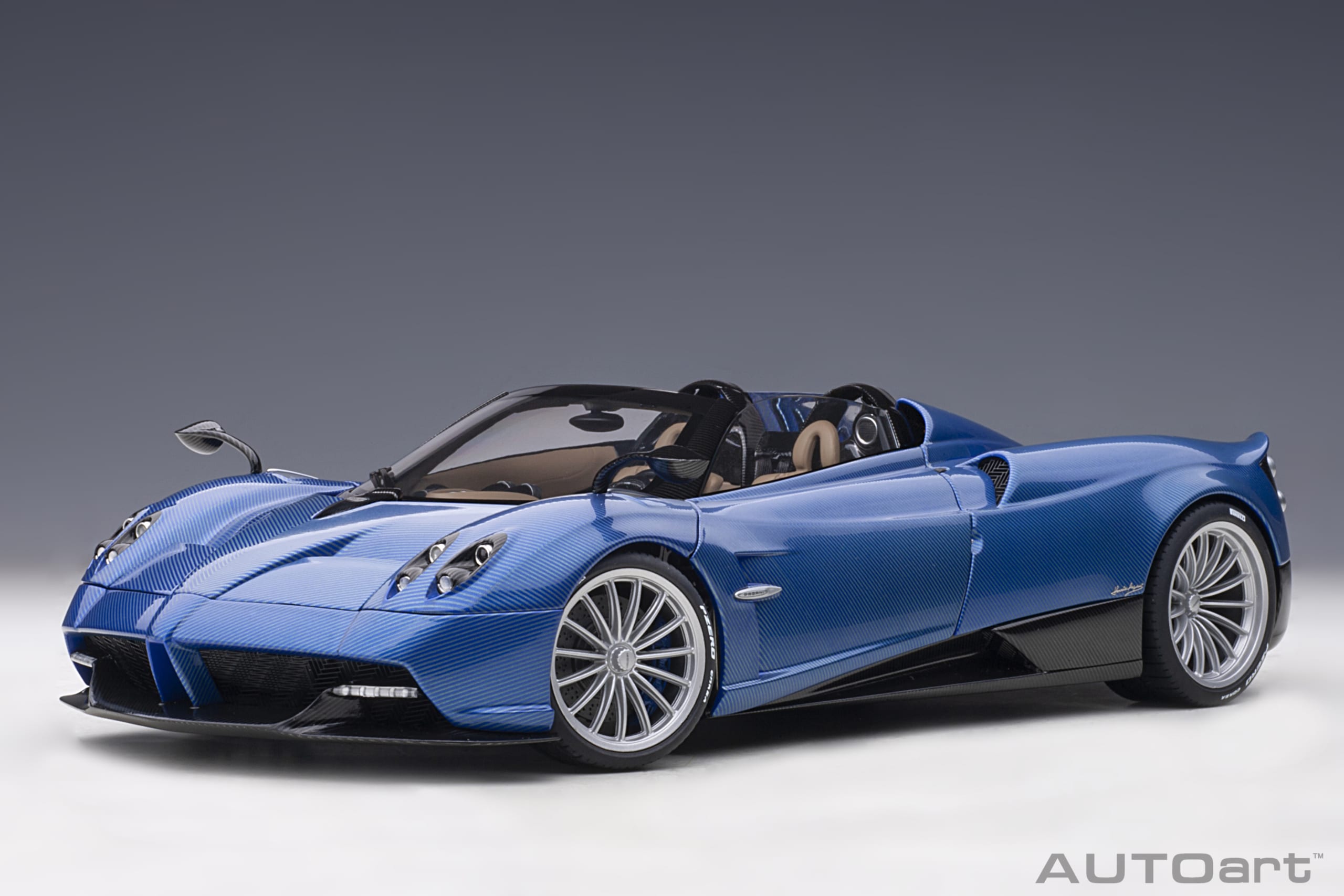 AUTOart 1:18 PAGANI HUAYRA ROADSTER (BLU TRICOLORE CARBON FIBER