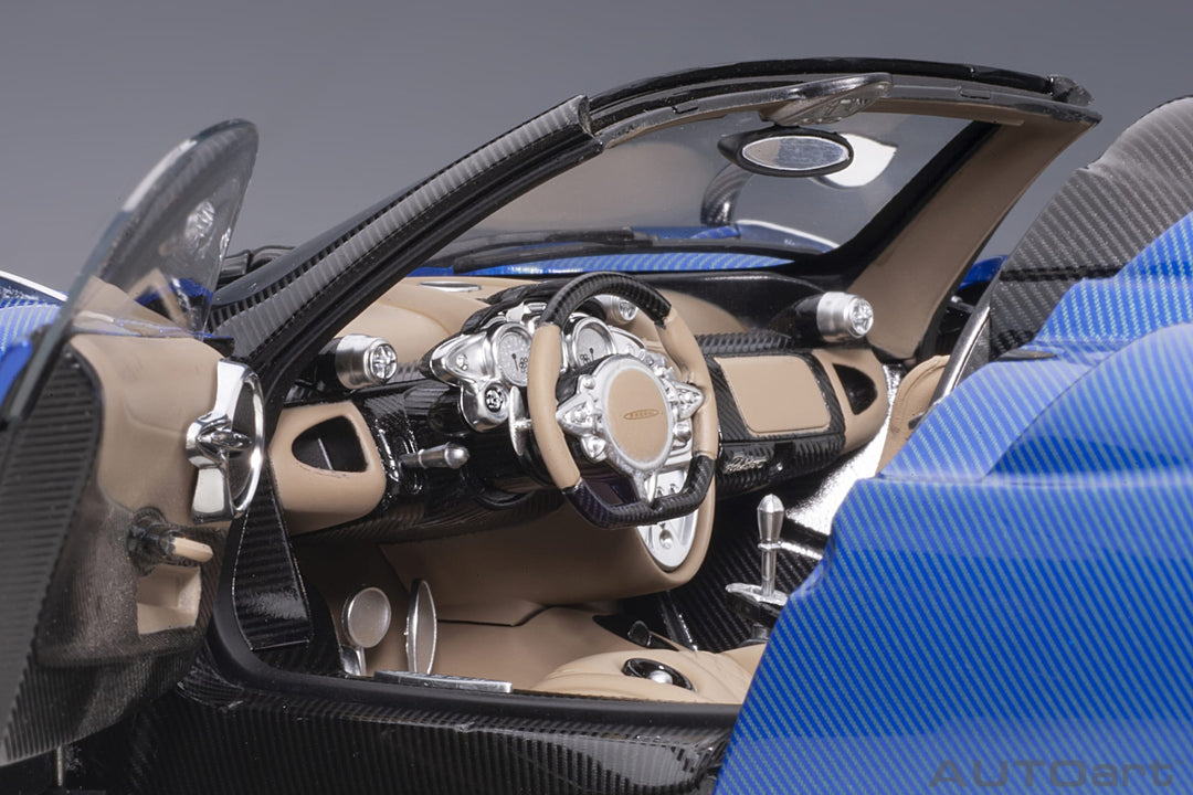 AUTOart 1:18 PAGANI HUAYRA ROADSTER (BLU TRICOLORE CARBON FIBER) 78286