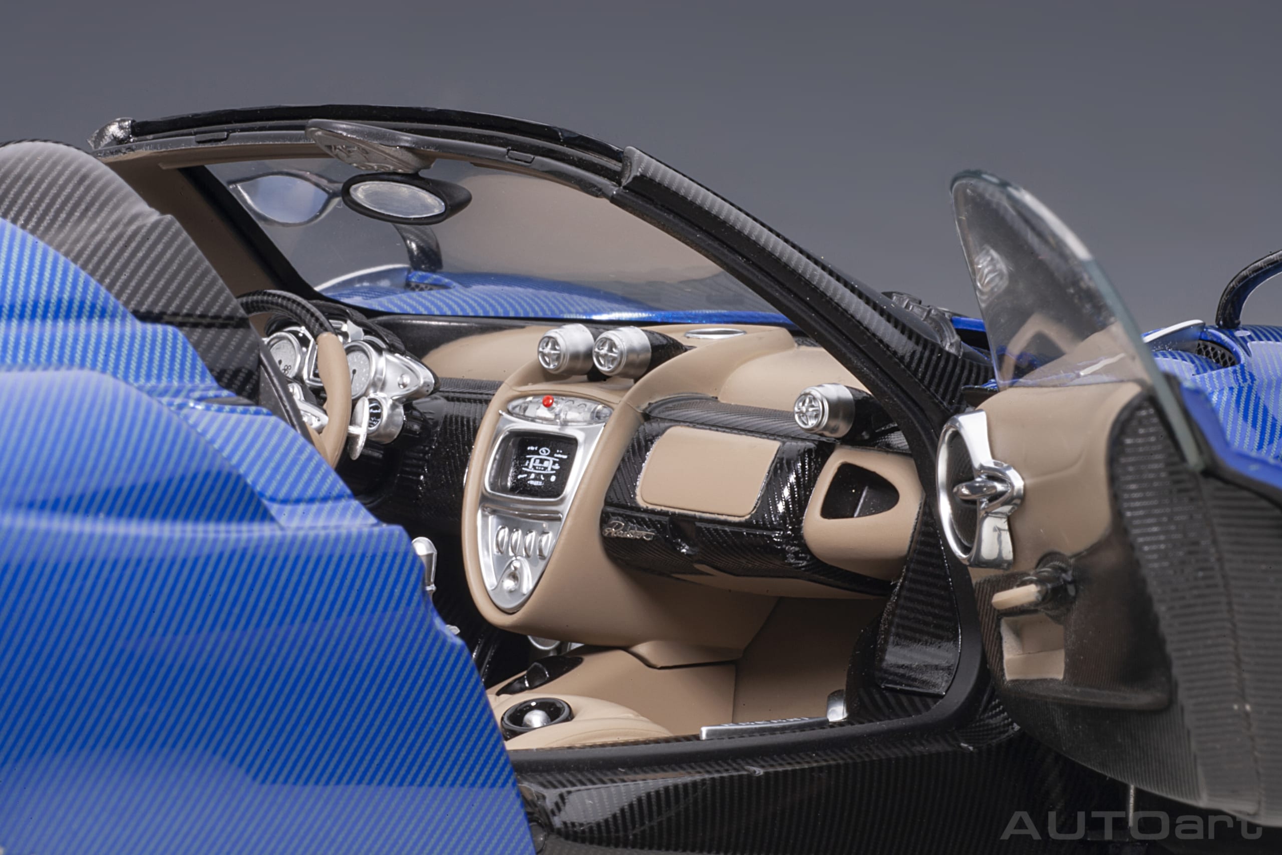 AUTOart 1:18 PAGANI HUAYRA ROADSTER (BLU TRICOLORE CARBON FIBER