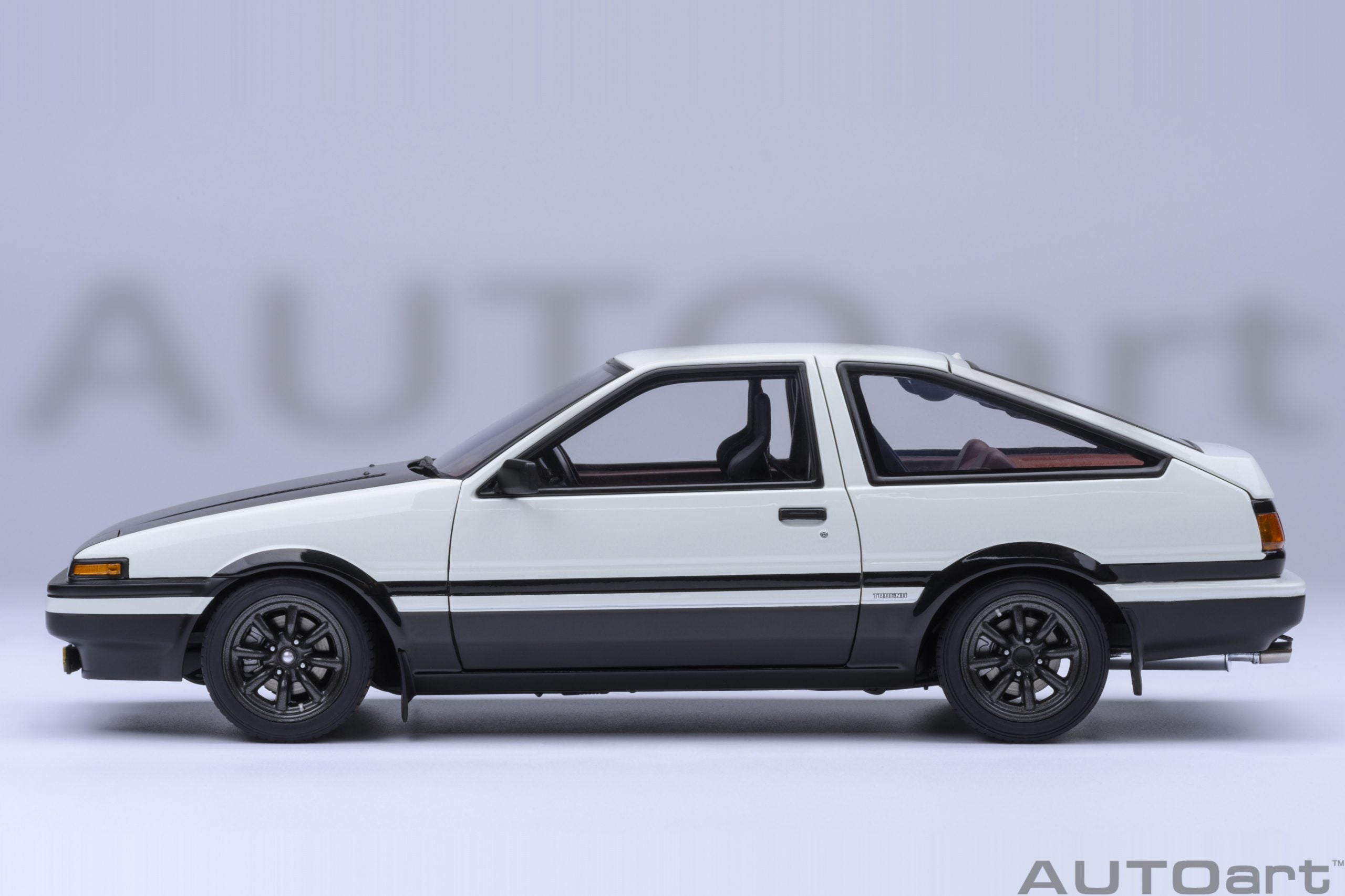 AUTOart 1/18 トヨタ スプリンター トレノ (AE86) 「イニシャル