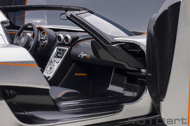 AUTOart 1:18 KOENIGSEGG AGERA RS (MOON SILVER/CARBON BLACK/ORANGE ACCENTS)