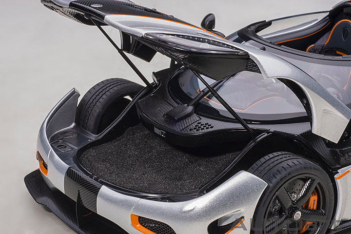 AUTOart 1:18 KOENIGSEGG AGERA RS (MOON SILVER/CARBON BLACK/ORANGE ACCENTS)