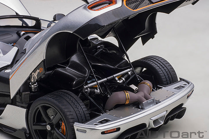 AUTOart 1:18 KOENIGSEGG AGERA RS (MOON SILVER/CARBON BLACK/ORANGE ACCENTS)