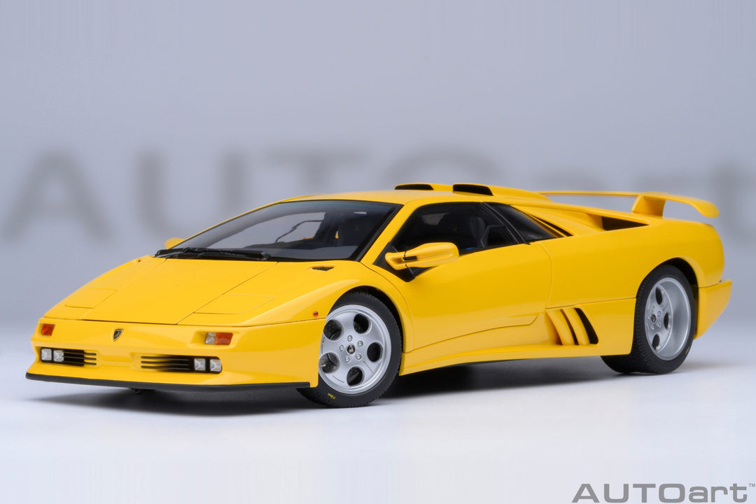 AUTOart 1:18 LAMBORGHINI DIABLO SE30 JOTA (SUPERFLY YELLOW) 79144