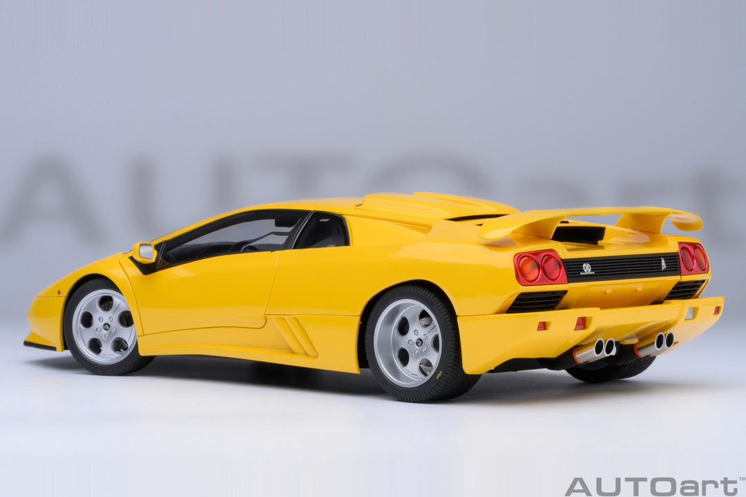 AUTOart 1:18 LAMBORGHINI DIABLO SE30 JOTA (SUPERFLY YELLOW) 79144