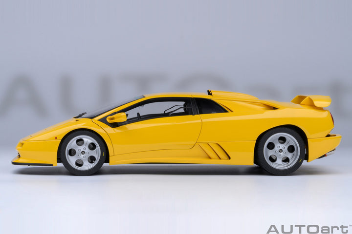 AUTOart 1:18 LAMBORGHINI DIABLO SE30 JOTA (SUPERFLY YELLOW) 79144