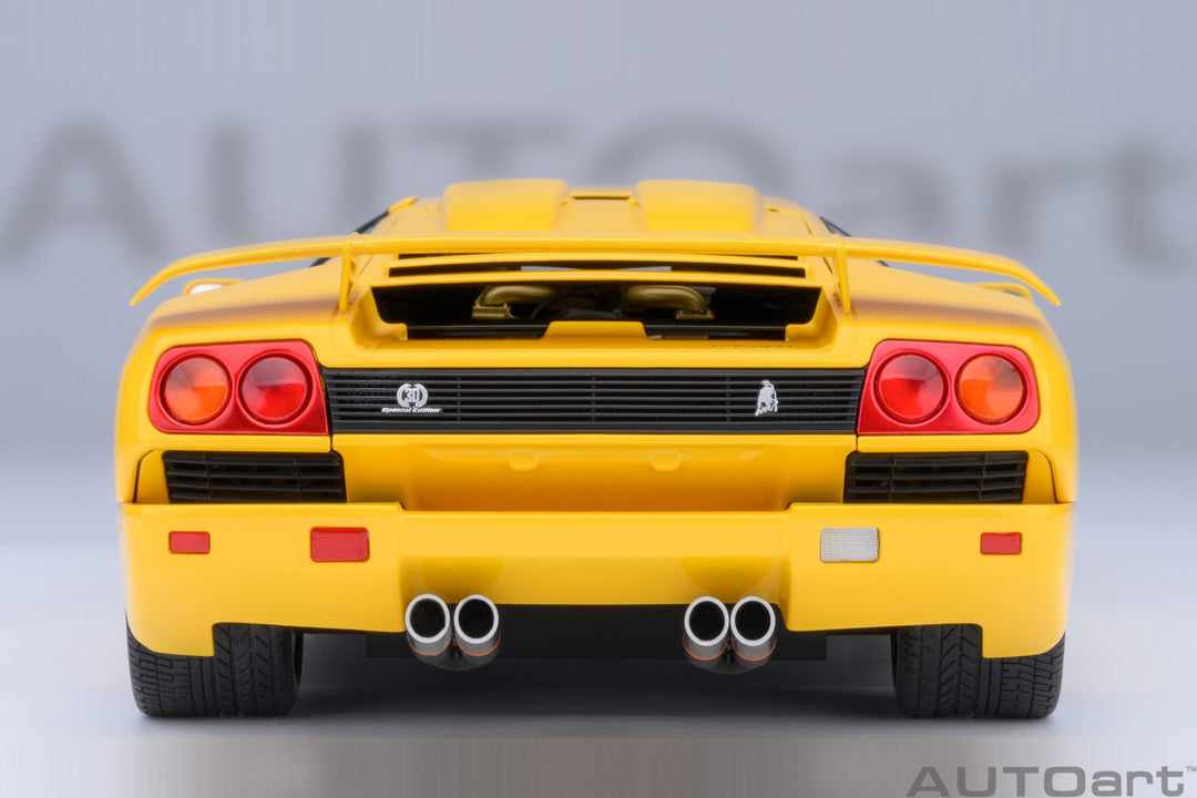 AUTOart 1:18 LAMBORGHINI DIABLO SE30 JOTA (SUPERFLY YELLOW) 79144