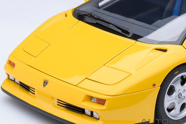 AUTOart 1:18 LAMBORGHINI DIABLO SE30 JOTA (SUPERFLY YELLOW) 79144