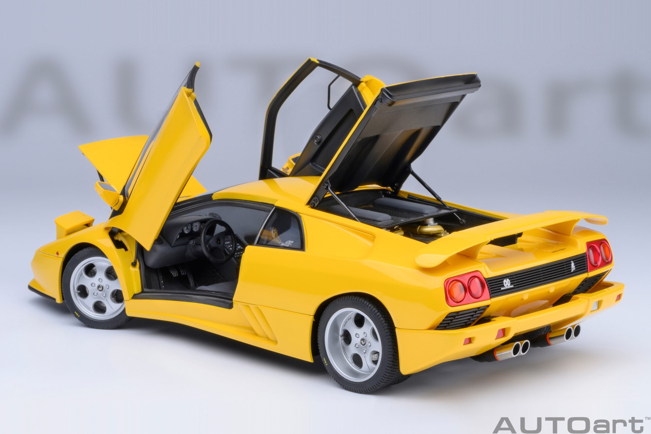 AUTOart 1:18 LAMBORGHINI DIABLO SE30 JOTA (SUPERFLY YELLOW