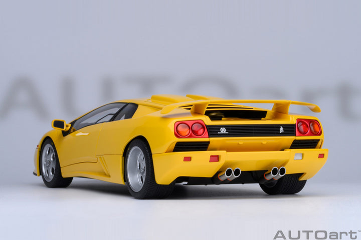 AUTOart 1:18 LAMBORGHINI DIABLO SE30 JOTA (SUPERFLY YELLOW) 79144