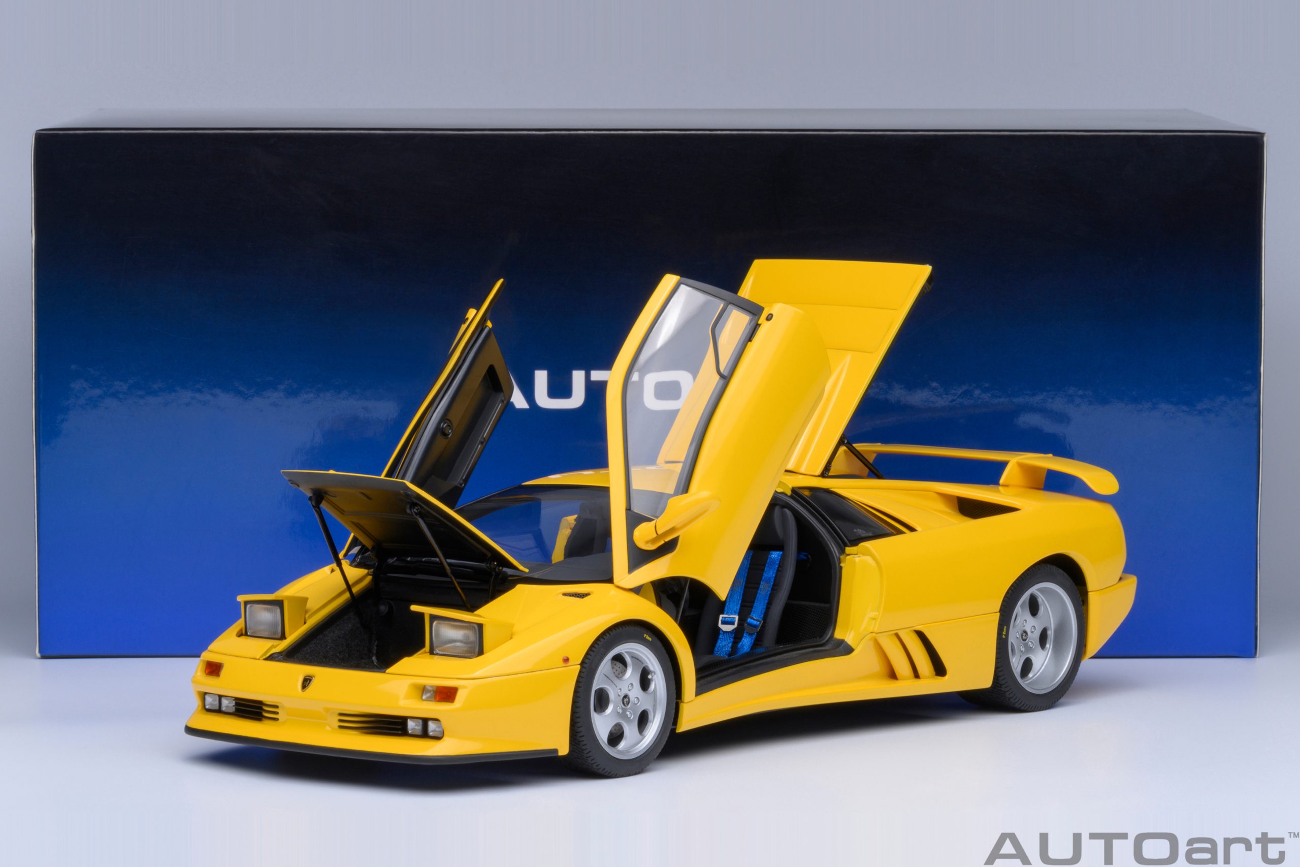 AUTOart 1:18 LAMBORGHINI DIABLO SE30 JOTA (SUPERFLY YELLOW