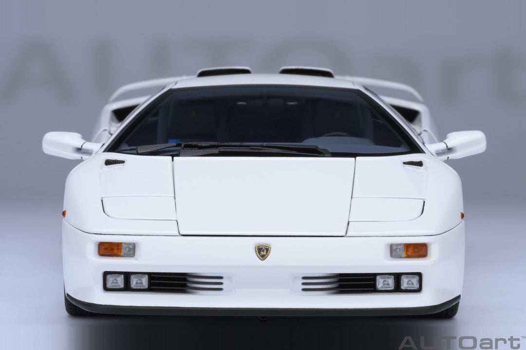 AUTOart 1:18 LAMBORGHINI DIABLO SE JOTA (Impact White) 79145