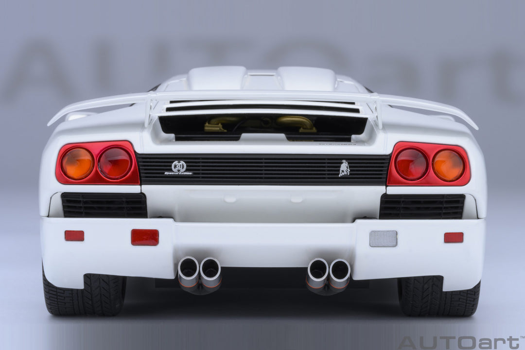 AUTOart 1:18 LAMBORGHINI DIABLO SE JOTA (Impact White) 79145