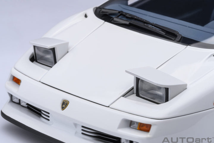 AUTOart 1:18 LAMBORGHINI DIABLO SE JOTA (Impact White) 79145