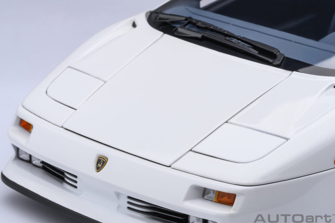 AUTOart 1:18 LAMBORGHINI DIABLO SE JOTA (Impact White) 79145