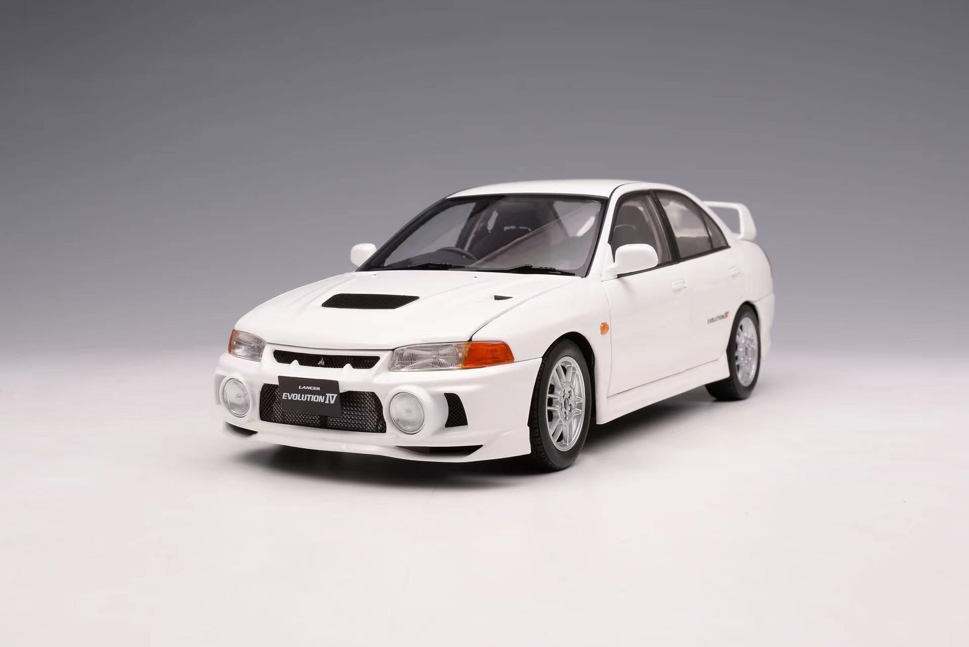 MOTORHELIX 1:18 Mitsubishi Lancer Evolution IV (3 Colours