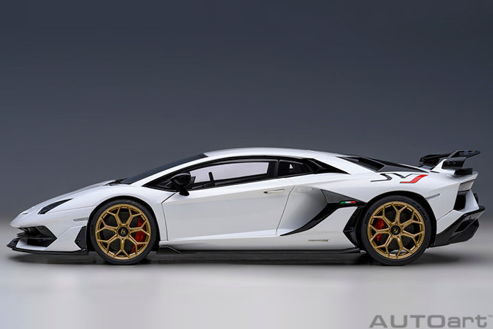 AUTOart 1:18 LAMBORGHINI AVENTADOR SVJ (BIANCO ASOPO/PEARL WHITE) 79217