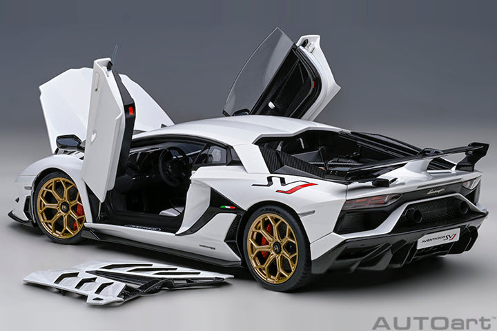 AUTOart 1:18 LAMBORGHINI AVENTADOR SVJ (BIANCO ASOPO/PEARL WHITE) 79217