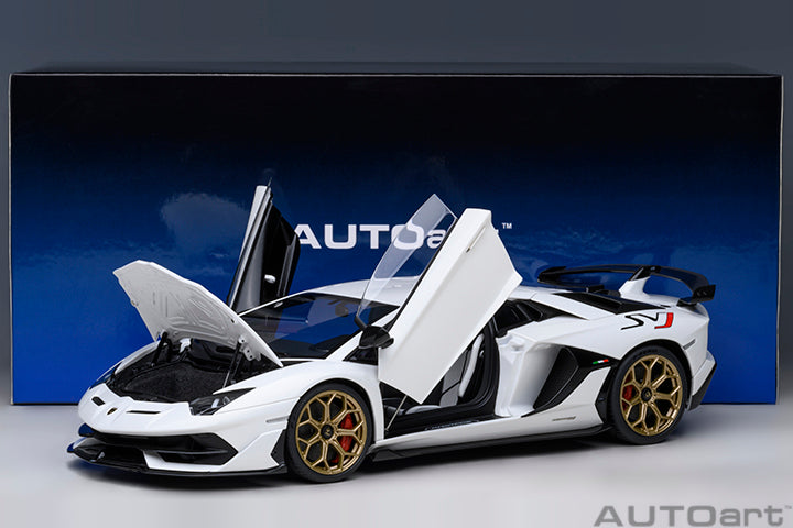 AUTOart 1:18 LAMBORGHINI AVENTADOR SVJ (BIANCO ASOPO/PEARL WHITE) 79217