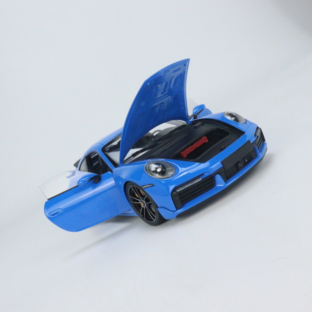 MINICHAMPS 1:18 Porsche 911 992 Turbo S (911 Turbo Sport) 113069172