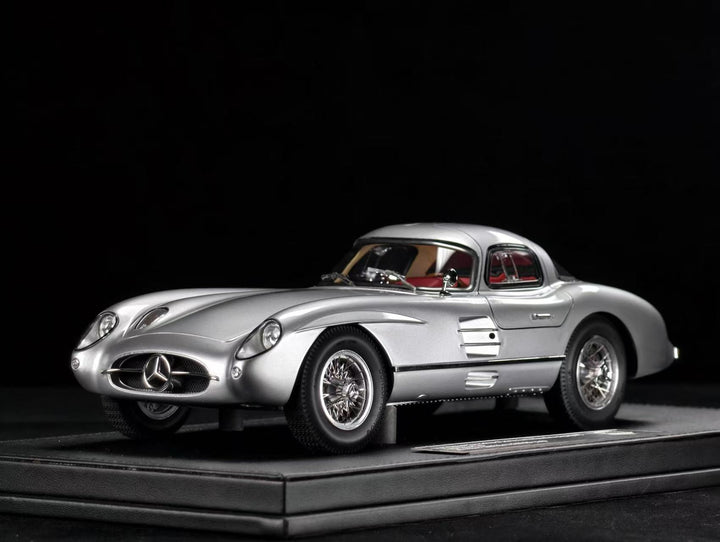 [Preorder] V8 Model 1:18 Mercedes Benz 300SLR (2 Colours)