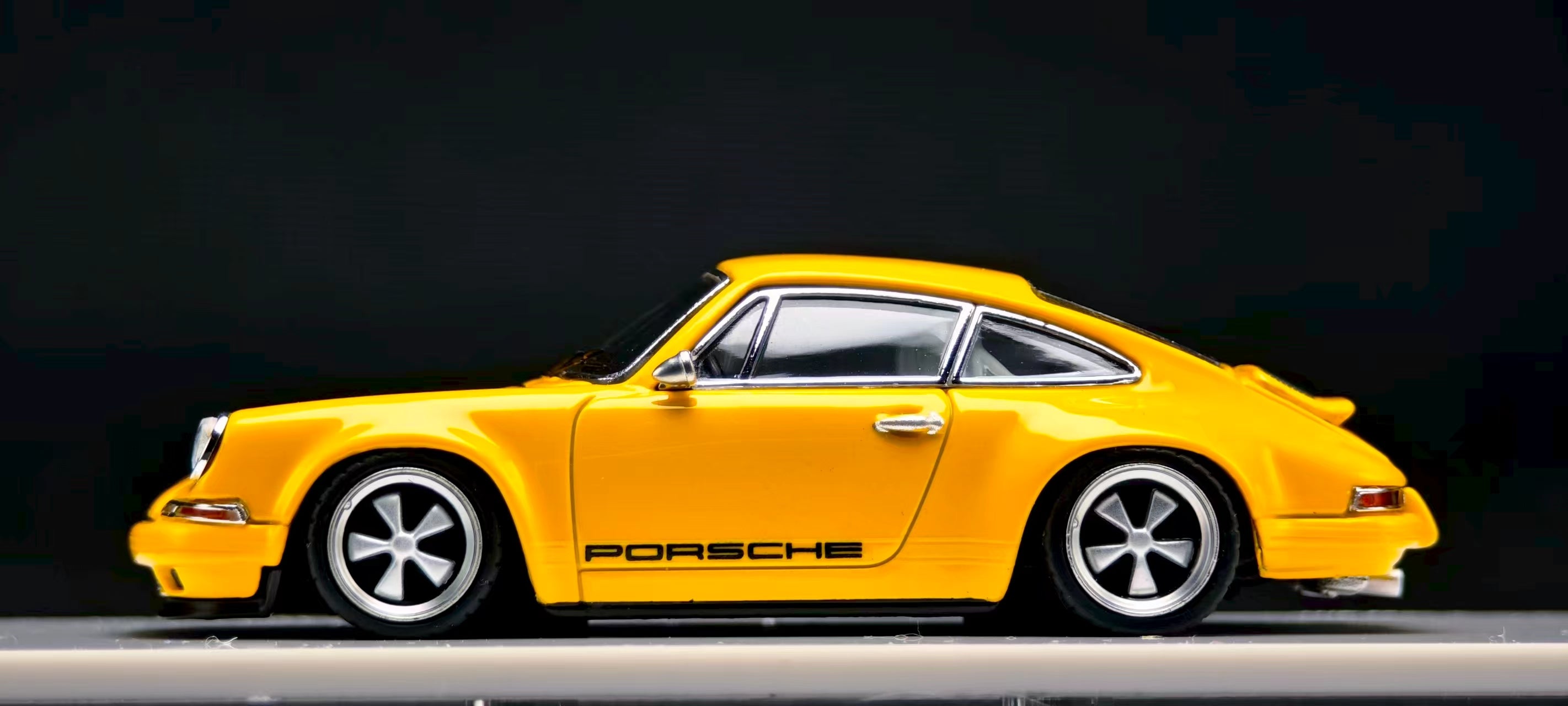 Zincit Model singer coupe 1/64 イエロー Preorder] Zincit Model 1:64 Porsche Singer Coupe (2 Colours