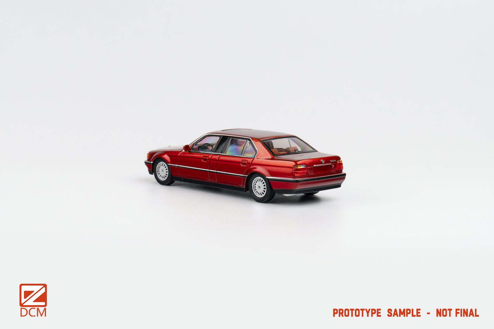 DCM 1:64 BMW E38 7-Series Extended Early Version (2 Colours