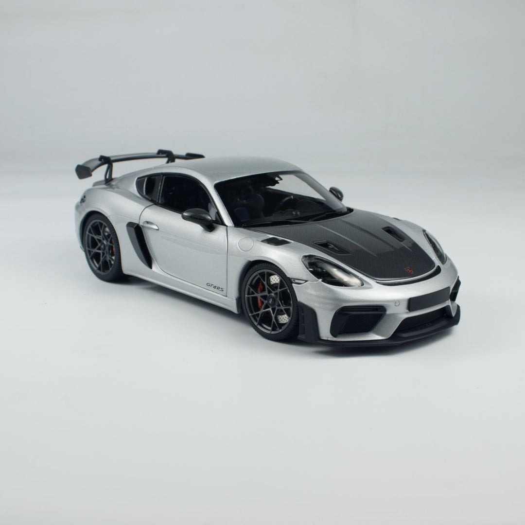 Minichamps 1:18 Caymen 718 Caymen GT4 RS Weissach Package