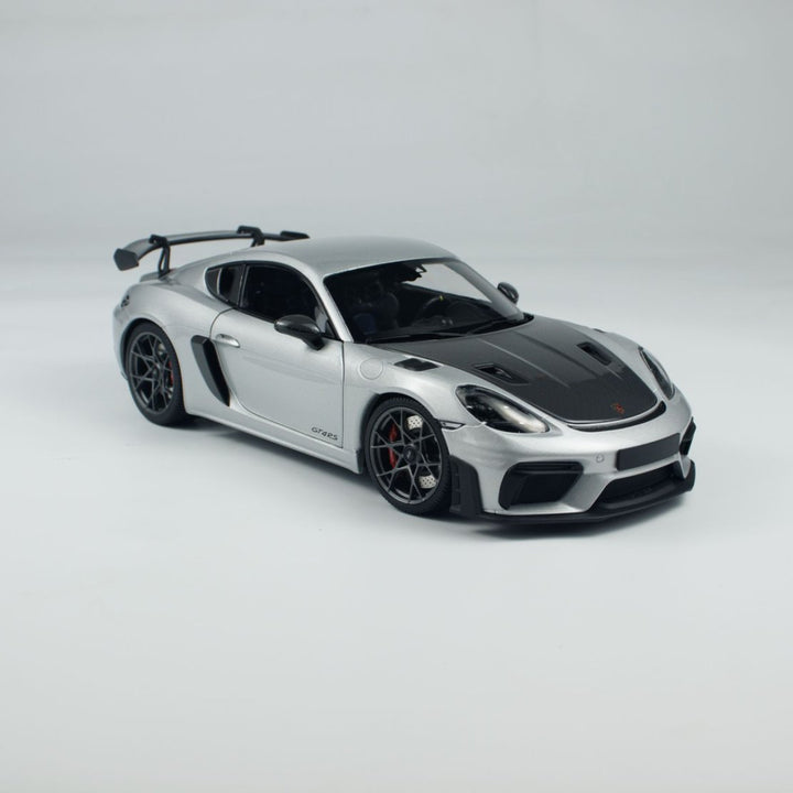 Minichamps 1:18 Caymen 718 Caymen GT4 RS Weissach Package