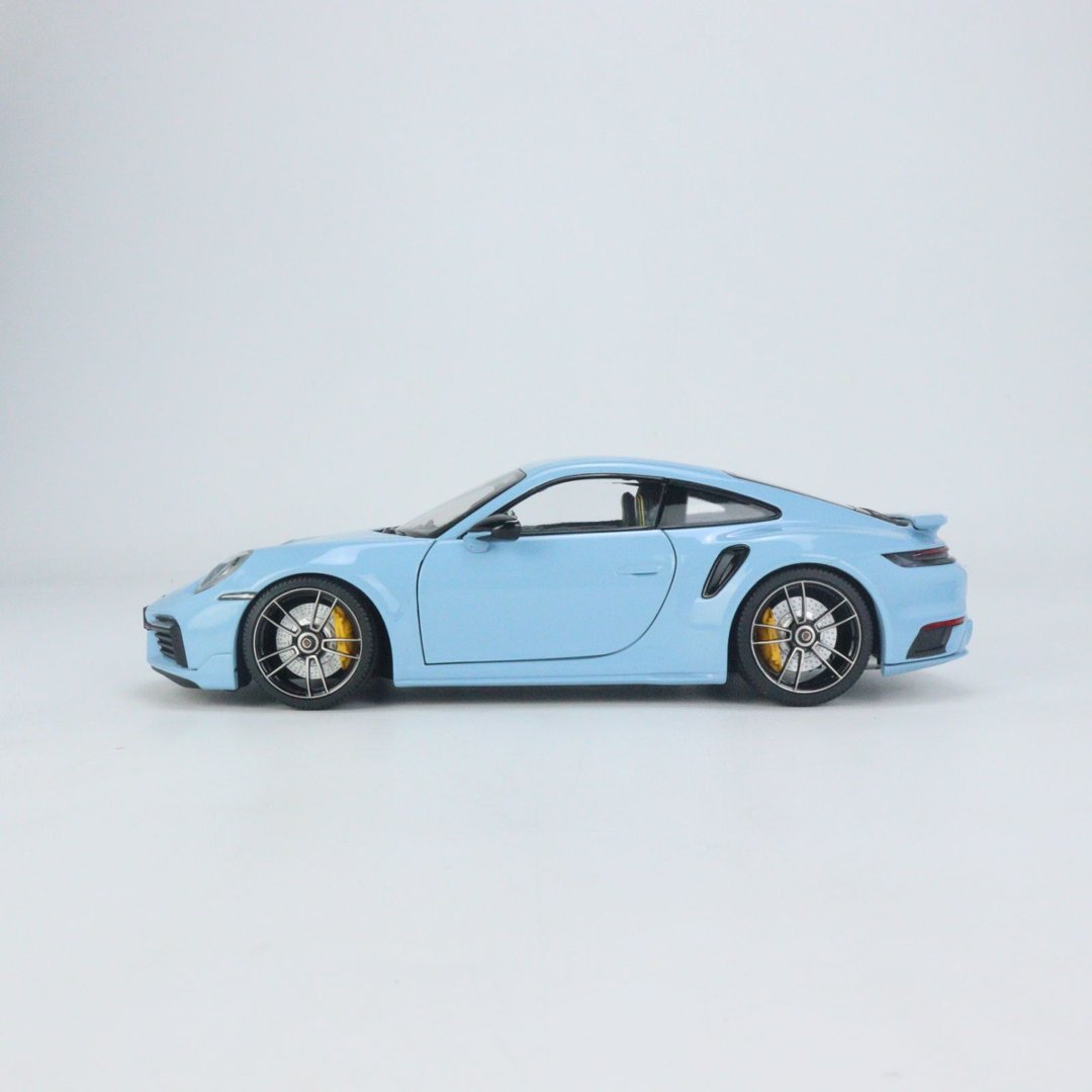 MINICHAMPS 1:18 Porsche 911 992 Turbo S （911 Turbo Sport Design) Gulf Blue 113069173