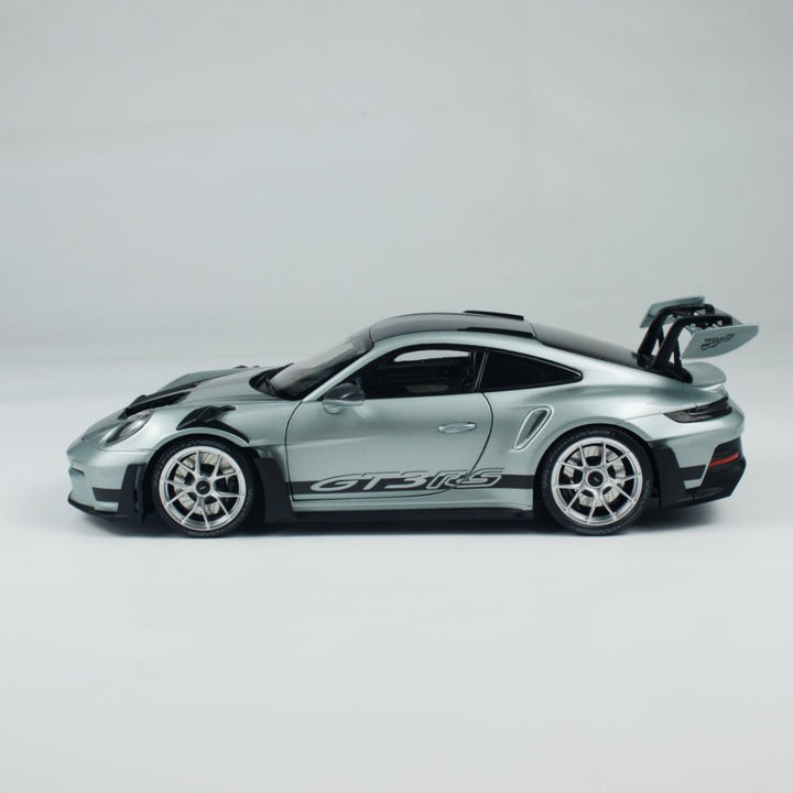 MINICHAMPS 1:18 PORSCHE 911 (992) GT3RS - 2023 - SILVER 110062044