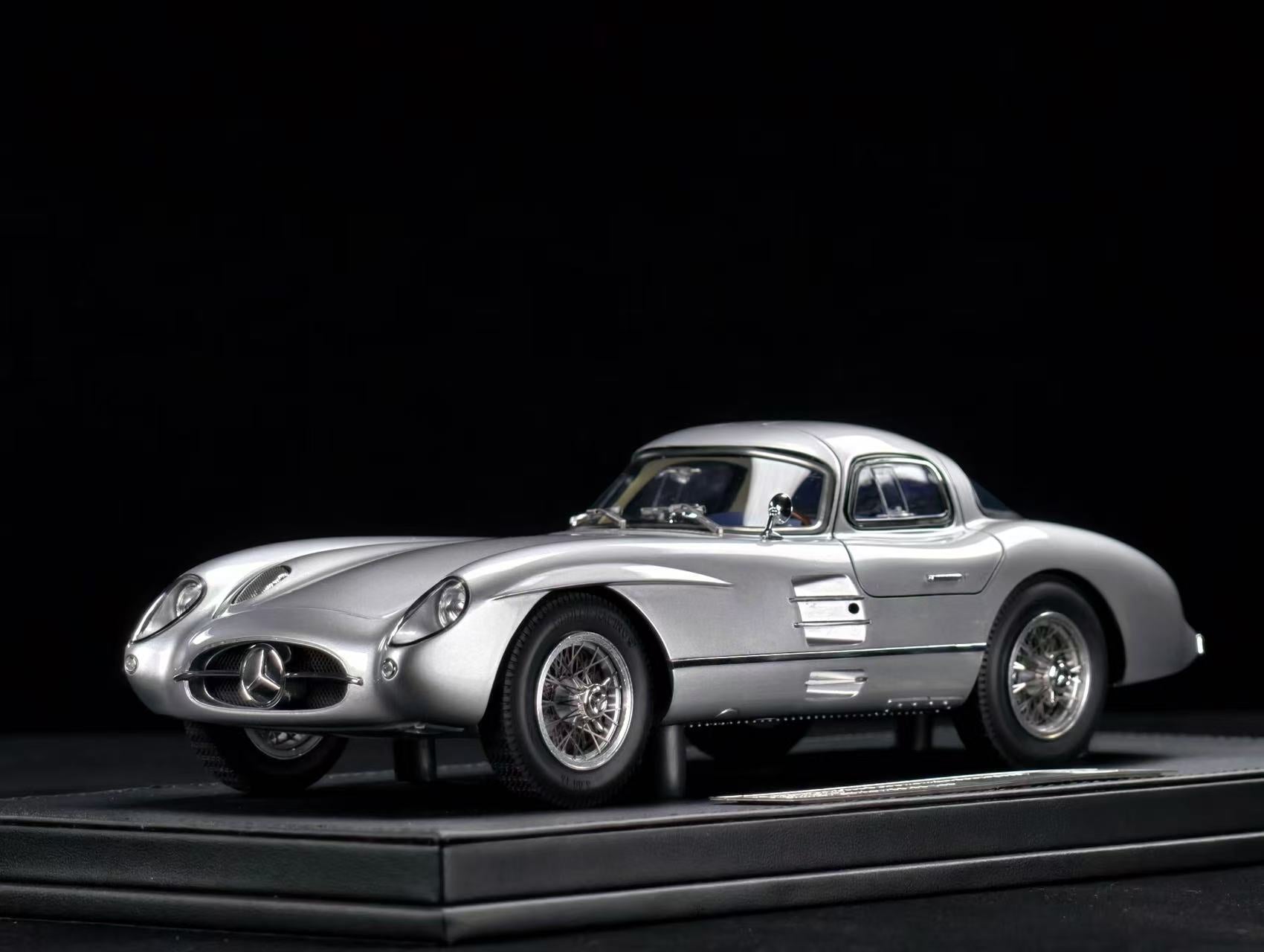 V8 Model 1:18 Mercedes Benz 300SLR (2 Colours) – Horizon Diecast