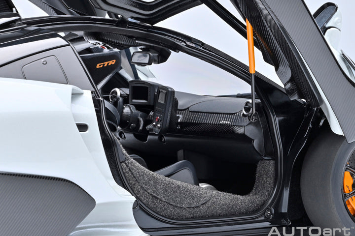 [Preorder] AUTOart 1:18 McLaren Senna GTR Silica White 81953